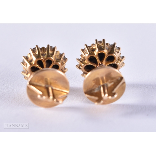 170 - A PAIR OF 18CT GOLD AND DIAMOND CLUSTER EARRINGS with screw back posts. 3.2 grams. 0.7 cm diameter.