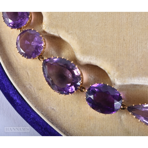 173 - A FINE VICTORIAN 15CT GOLD AND AMETHYST NECKLACE formed with graduated oval, pear and circular shape... 