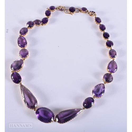 173 - A FINE VICTORIAN 15CT GOLD AND AMETHYST NECKLACE formed with graduated oval, pear and circular shape... 