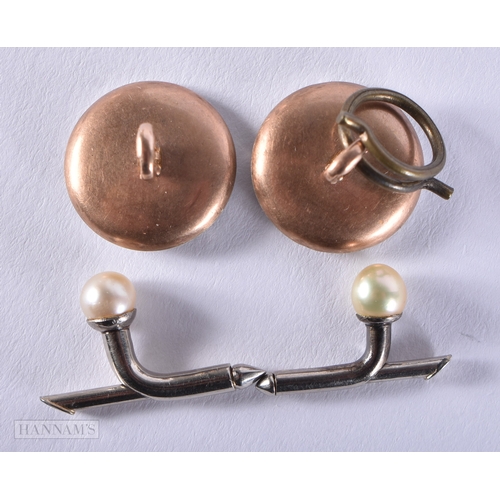 184 - A CASED SET OF EDWARDIAN YELLOW AND WHITE METAL DRESS STUDS. 4.5 grams. 1.5 cm diameter.