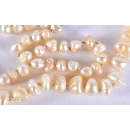 190 - AN EDWARDIAN PEARL NECKLACE. 46 grams. 84 cm long.