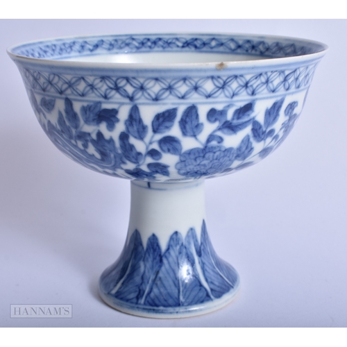 214 - A CHINESE QING DYNASTY BLUE AND WHITE PORCELAIN STEM CUP painted with phoenix birds. 13.75 cm wide.