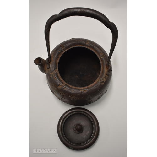 222 - A VERY RARE 19TH CENTURY JAPANESE MEIJI PERIOD BRONZE AND IRON TETSUBIN decorated with calligraphy. ... 