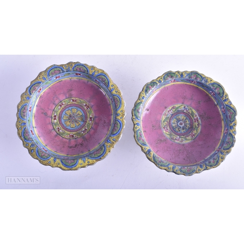 24 - A RARE PAIR OF 19TH CENTURY CHINESE STRAITS PORCELAIN PEDESTAL DISHES Qing, painted with flowers on ... 