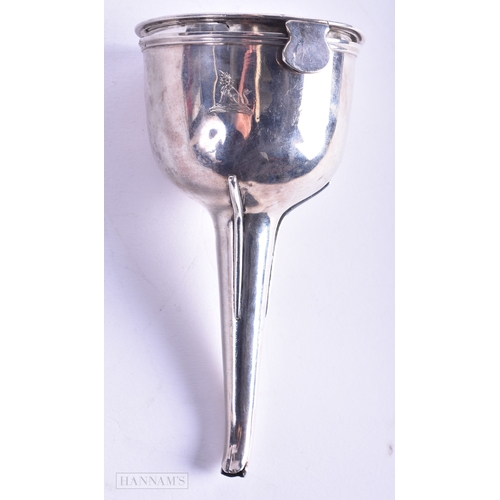 36 - AN EARLY 19TH CENTURY SILVER WINE FUNNEL. London 1833. 108 grams. 13.75 cm x 7 cm.