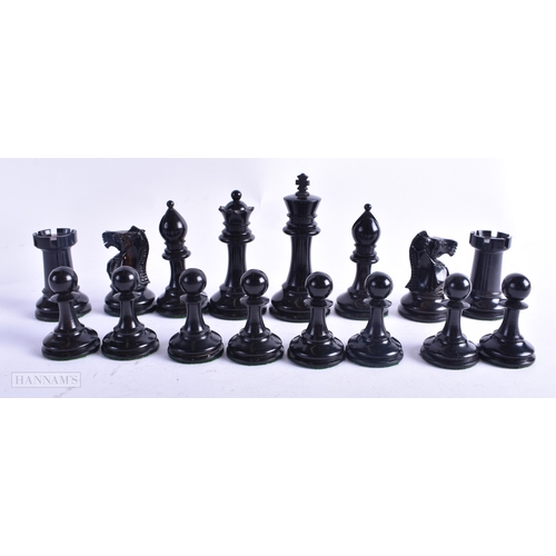 39 - A GOOD ANTIQUE ENGLISH CHESS SET. Largest 7.75 cm high. (qty)