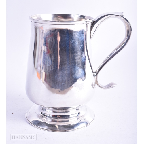 43 - A GEORGE III SILVER MUG. Newcastle 1797. 312.6 grams. 14 cm x 13 cm.