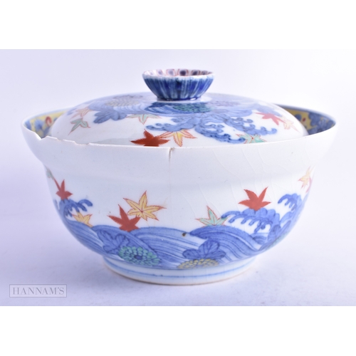 46 - AN 18TH CENTURY JAPANESE EDO PERIOD IMARI KAKIMEON BOWL AND COVER painted with landscapes. 15 cm dia... 