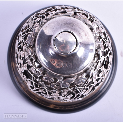 48 - AN UNUSUAL EDWARDIAN SILVER FILIGREE TABLE BELL by William Comyns. London 1912. 9 cm wide.