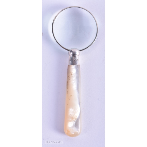 59 - AN EDWARDIAN SILVER MOUNTED MOTHER OF PEARL MAGNIFYING GLASS. 12 cm long.