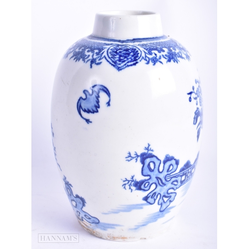 8 - AN 18TH CENTURY CAUGHLEY BLUE AND WHITE PORCELAIN TEA CANISTER printed with the bat pattern. 13 cm h... 