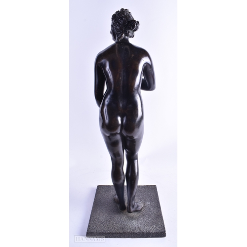 84 - A LARGE 18TH/19TH CENTURY EUROPEAN BRONZE FIGURE OF A NUDE FEMALE After the Antiquity, modelled upon... 