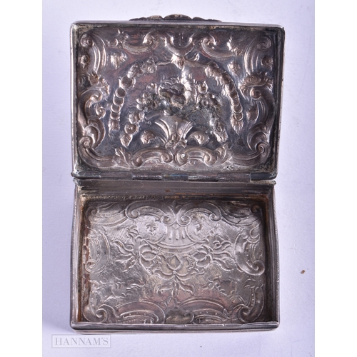 91 - AN ANTIQUE CONTINENTAL SILVER SNUFF BOX. 51.4 grams. 6.5 cm x 5 cm.