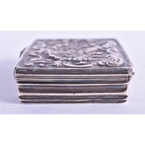 91 - AN ANTIQUE CONTINENTAL SILVER SNUFF BOX. 51.4 grams. 6.5 cm x 5 cm.