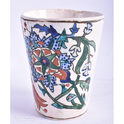 94 - A MIDDLE EASTERN ISLAMIC IZNIK TYPE BEAKER. 10 cm high.