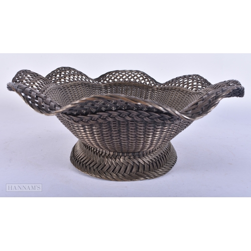 112 - AN UNUSUAL ANTIQUE WIRE WORK BASKET. 32 cm x 24 cm.