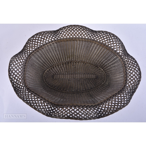 112 - AN UNUSUAL ANTIQUE WIRE WORK BASKET. 32 cm x 24 cm.