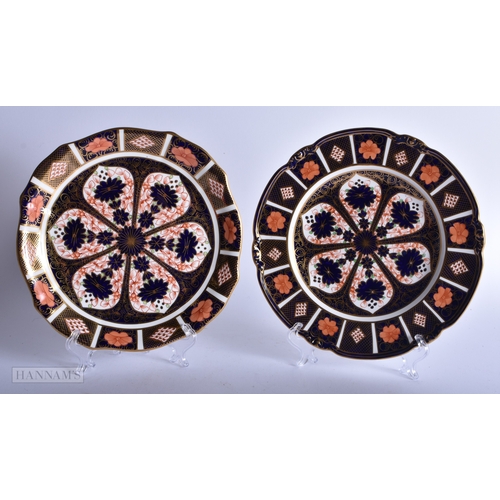 151 - A MATCHED PAIR OF ROYAL CROWN DERBY IMARI PLATES. 22 cm wide.