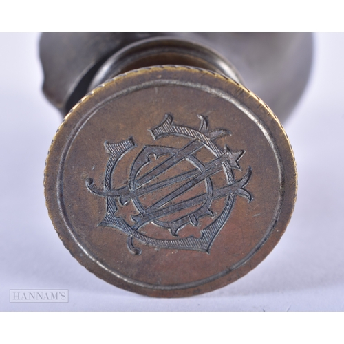 343 - A RARE 19TH CENTURY EUROPEAN GRAND TOUR BRONZE SCHOLARS SEAL. 633 grams. 10.5 cm x 5.25cm.