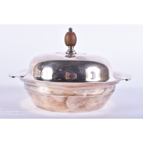 454 - AN ART DECO SILVER BUTTER DISH AND COVER. Silver 214 grams. 13 cm wide.