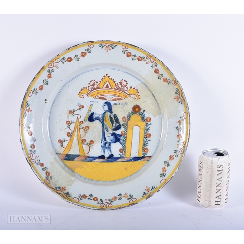 480 - A 17TH/18TH CENTURY CONTINENTAL DELFT FAIENCE DISH painted with William of Orange. 34 cm diameter.