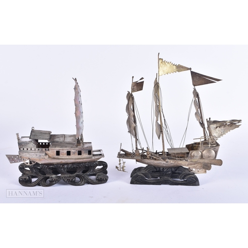 499 - TWO LATE 19TH CENTURY CHINESE EXPORT SILVER JUNK BOATS Late Qing. 313 grams inc bases. (2)