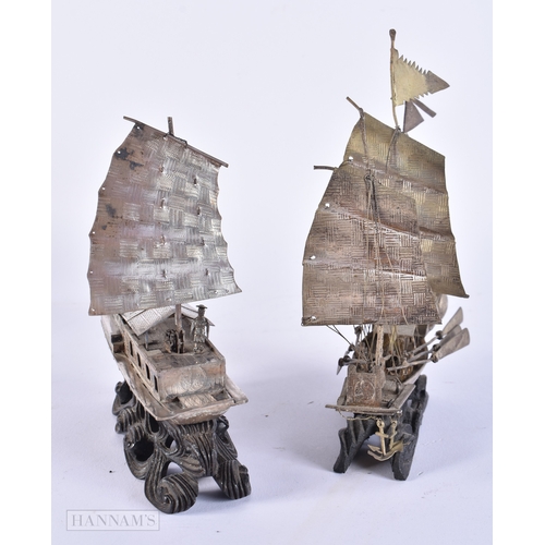 499 - TWO LATE 19TH CENTURY CHINESE EXPORT SILVER JUNK BOATS Late Qing. 313 grams inc bases. (2)