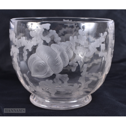 500 - A FINE ANTIQUE ENGRAVED GLASS BOWL. 9.5 cm diameter.