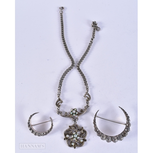 625 - THREE ANTIQUE BROOCHES and a necklace. 35 grams. (3)