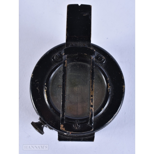 629 - WW2 1943 Dated Military Compass TG & Co Ltd London MKIII. 6 cm wide.