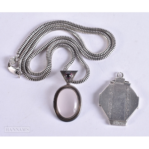 1830 - A SILVER AMETHYST PENDANT NECKLACE. 25 grams. Chain 50 cm long, pendant 3.25cm x 2.5 cm.