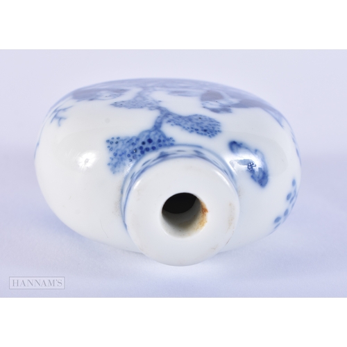 2003 - A 19TH CENTURY CHINESE BLUE AND WHITE PORCELAIN SNUFF BOTTLE bearing Qianlong marks to base. 5.5 cm ... 