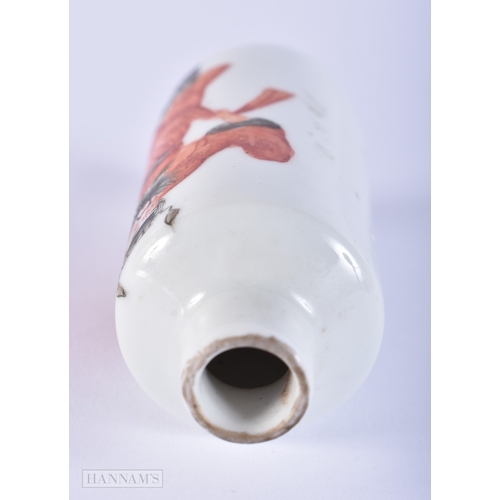 2005 - A 19TH CENTURY CHINESE PORCELAIN SNUFF BOTTLE Qing, painted with a male wearing an iron red figure. ... 