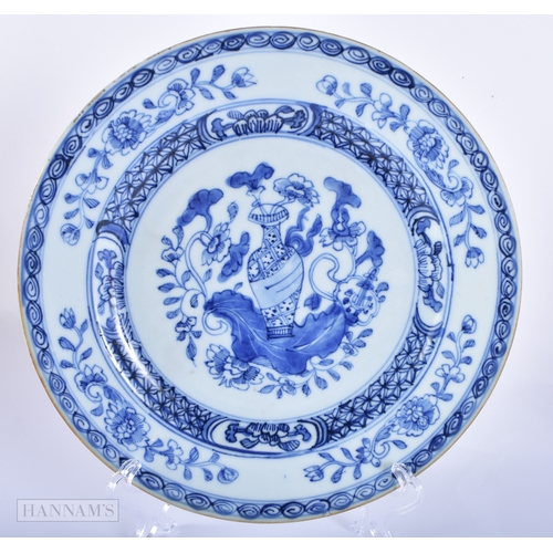 2011 - THREE 18TH CENTURY CHINESE EXPORT BLUE AND WHITE PORCELAIN PLATES Kangxi to Qianlong. 22 cm wide. (3... 