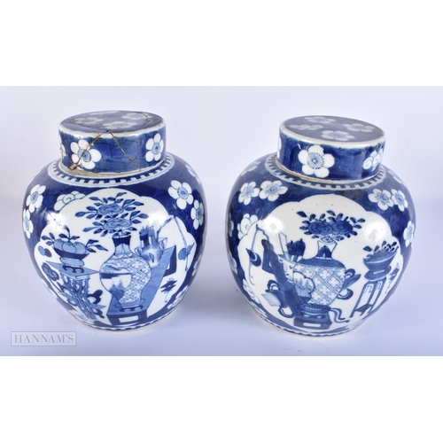 2021 - A PAIR OF 19TH CENTURY CHINESE BLUE AND WHITE PORCELAIN GINGER JARS AND COVERS Qing. 20 cm x 15 cm.