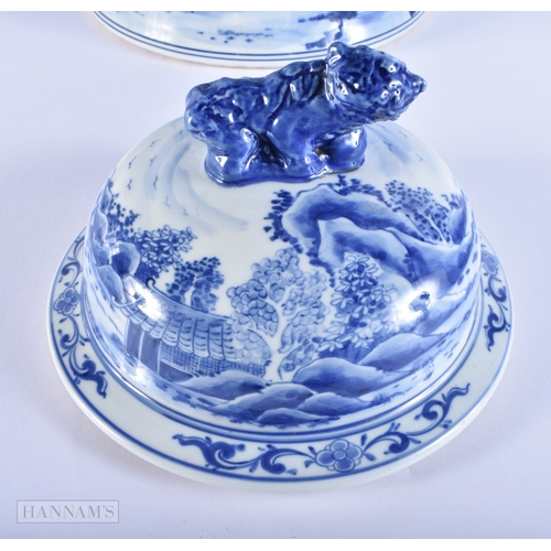 2024 - A LARGE EARLY 20TH CENTURY CHINESE BLUE AND WHITE PORCELAIN VASE AND COVER Late Qing, painted with e... 