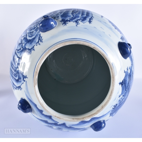 2024 - A LARGE EARLY 20TH CENTURY CHINESE BLUE AND WHITE PORCELAIN VASE AND COVER Late Qing, painted with e... 