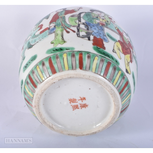 2028 - AN EARLY 20TH CENTURY CHINESE FAMILLE VERTE PORCELAIN JAR Late Qing/Republic. 12cm wide.