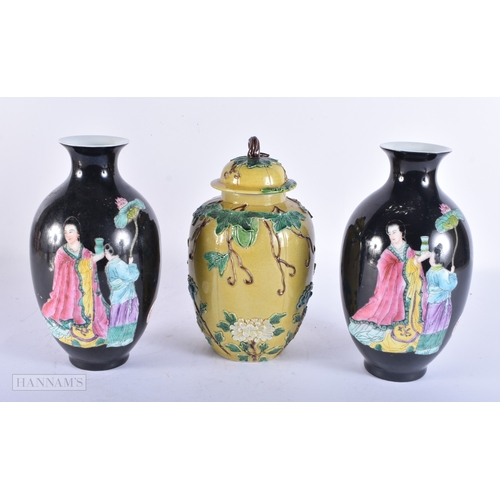 2034 - AN EARLY 20TH CENTURY CHINESE YELLOW SANCAI GLAZED VASE AND COVER Late Qing/Republic. 23cm high.