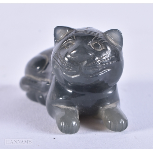 2057 - AN EARLY 20TH CENTURY CHINESE CARVED AGATE FIGURE OF A CAT Late Qing/Republic. 5 cm wide.