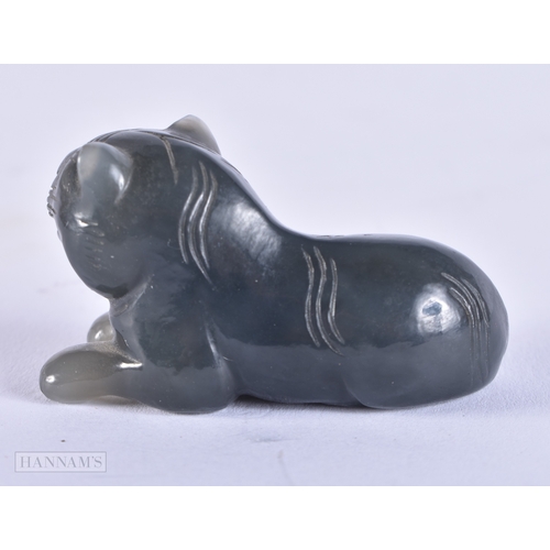 2057 - AN EARLY 20TH CENTURY CHINESE CARVED AGATE FIGURE OF A CAT Late Qing/Republic. 5 cm wide.