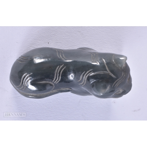 2057 - AN EARLY 20TH CENTURY CHINESE CARVED AGATE FIGURE OF A CAT Late Qing/Republic. 5 cm wide.