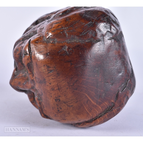 113 - A CHARMING 18TH CENTURY TREEN CARVED WOOD BUST OF A MALE possibly representing Shakespeare. 13 cm x ... 