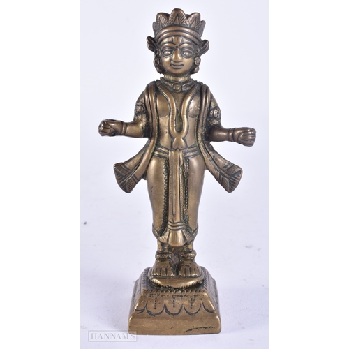 122 - AN 18TH CENTURY INDIAN HINDU BRONZE DEITY. 14 cm high.
