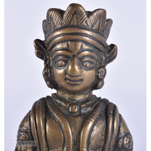 122 - AN 18TH CENTURY INDIAN HINDU BRONZE DEITY. 14 cm high.