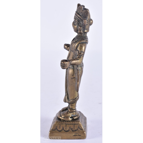 122 - AN 18TH CENTURY INDIAN HINDU BRONZE DEITY. 14 cm high.
