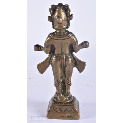 122 - AN 18TH CENTURY INDIAN HINDU BRONZE DEITY. 14 cm high.