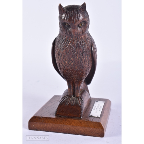 142 - AN ART DECO TREEN CARVED WOOD FIGURE OF AN OWL. 15 cm high.