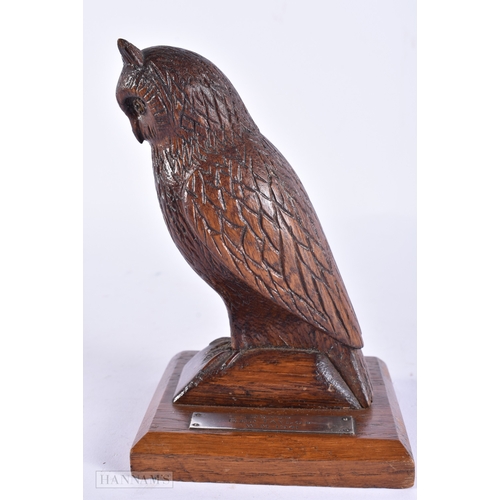 142 - AN ART DECO TREEN CARVED WOOD FIGURE OF AN OWL. 15 cm high.