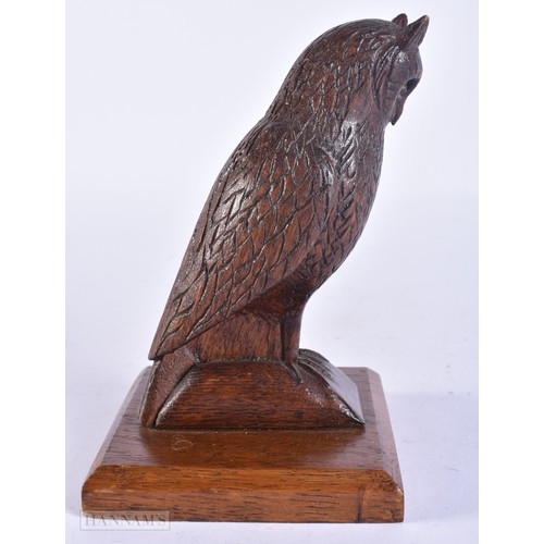 142 - AN ART DECO TREEN CARVED WOOD FIGURE OF AN OWL. 15 cm high.